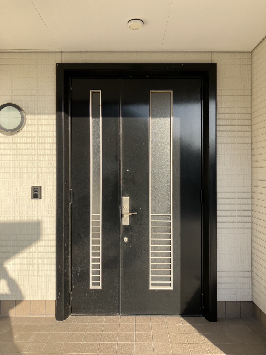 丸亀トーヨー リノベ・パートナーズの【玄関ドア工事】1dayリフォーム ~安心安全でおしゃれな玄関~の施工前の写真1