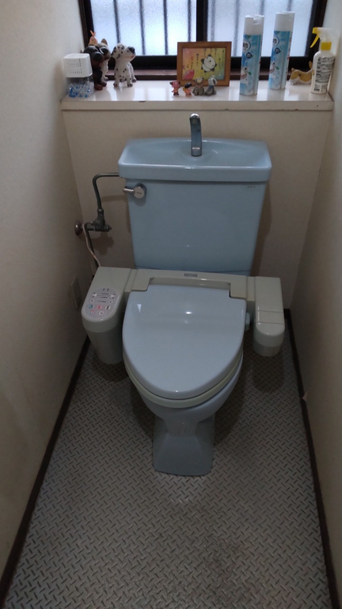 丸亀トーヨー   リノベ   パートナーズの【トイレ工事】1Dayリフォーム　トイレ交換工事😄の施工前の写真1