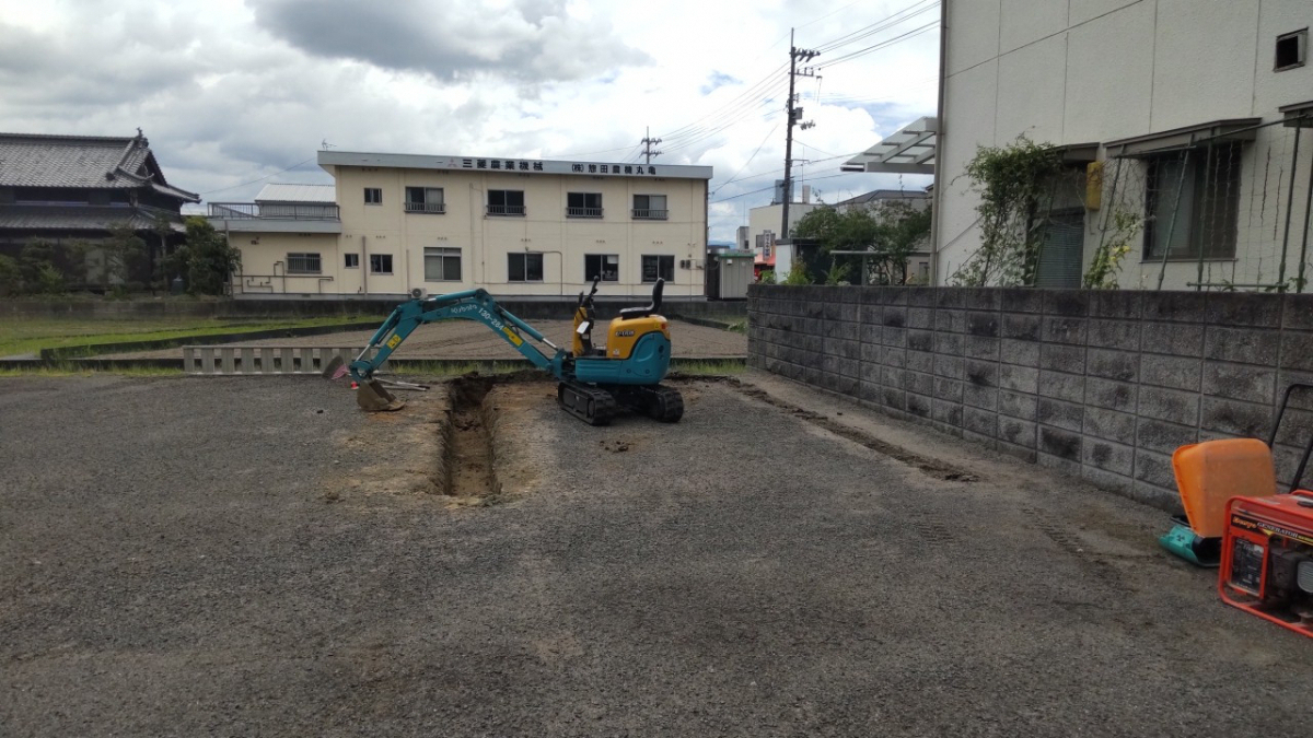 丸亀トーヨー リノベ・パートナーズの【ガレージ工事】ガレージ+アスファルト舗装工事の施工前の写真2