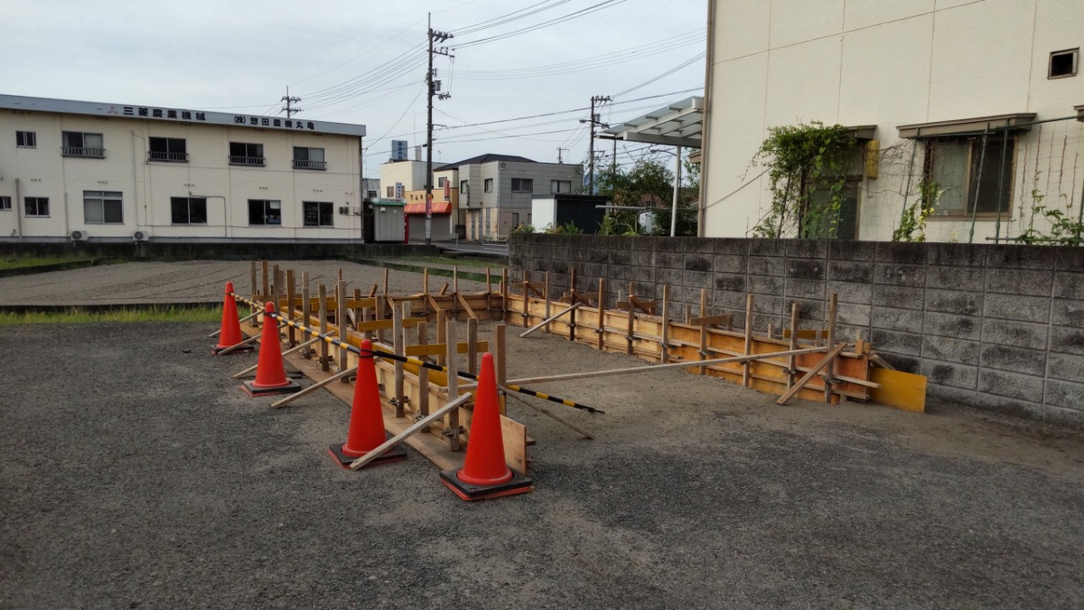 丸亀トーヨー リノベ・パートナーズの【ガレージ工事】ガレージ+アスファルト舗装工事の施工前の写真3