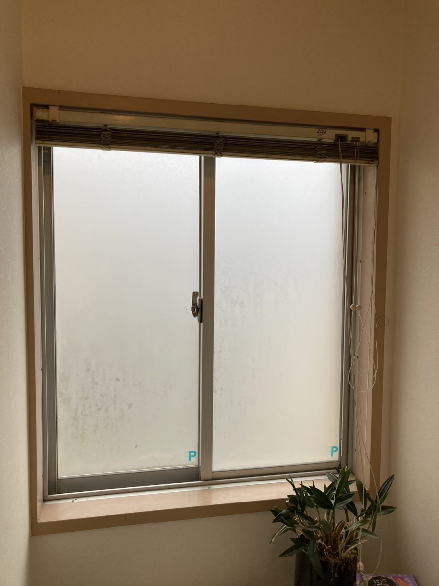 丸亀トーヨー   リノベ   パートナーズの【内窓工事】１Dayリフォーム　内窓インプラス😄の施工前の写真1