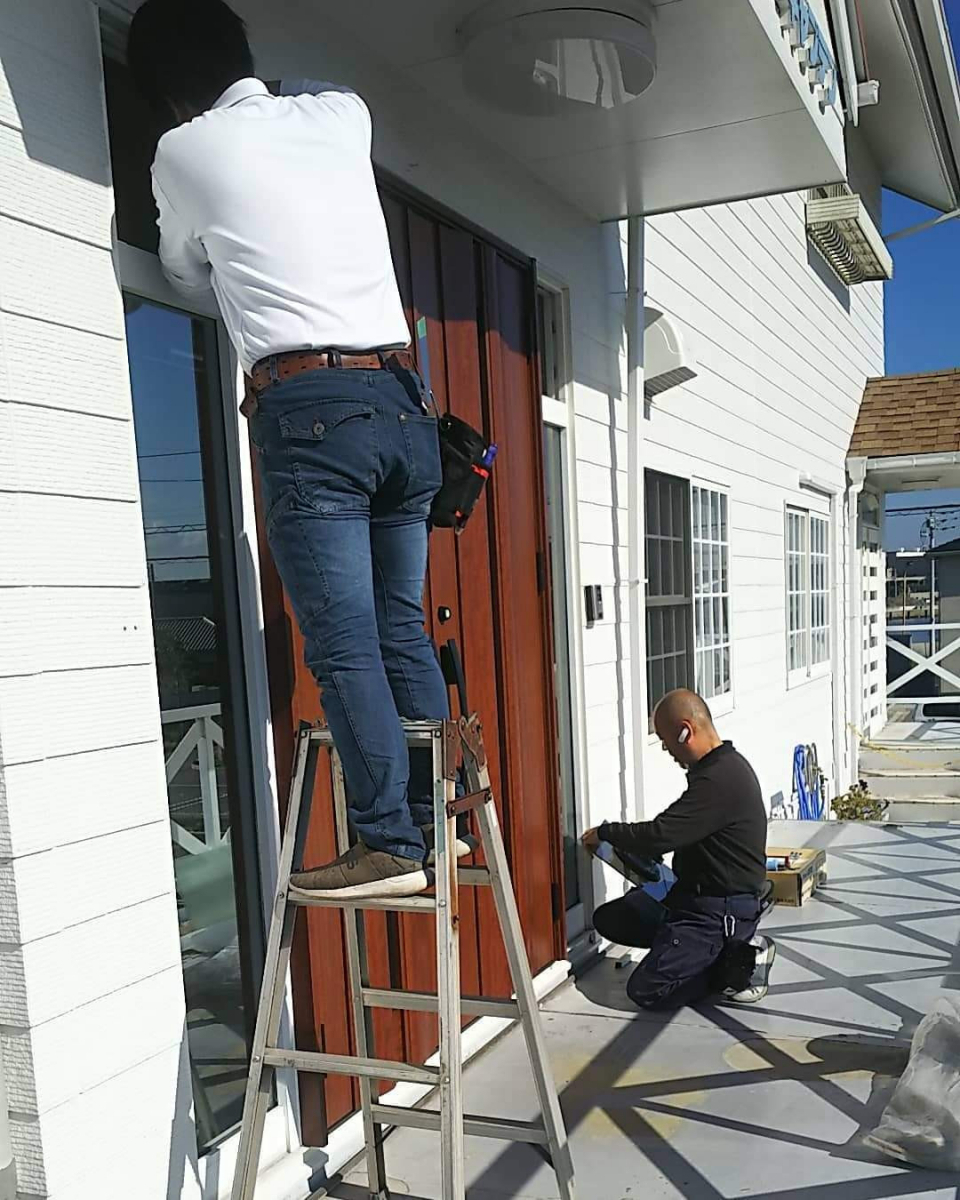 丸亀トーヨー   リノベ   パートナーズの【玄関ドア工事】１Dayリフォーム　リシェント玄関ドア😄の施工後の写真1