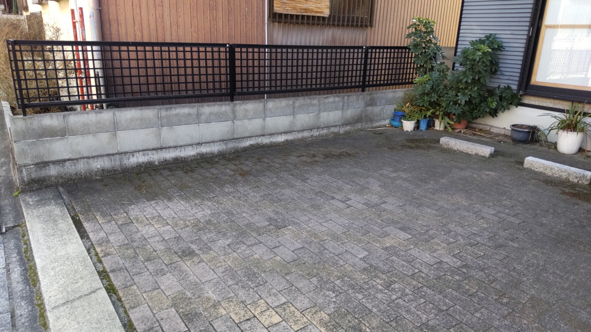 丸亀トーヨー   リノベ   パートナーズの【仲多度郡 多度津町 カーポート工事】愛車にプレゼント😄の施工前の写真1