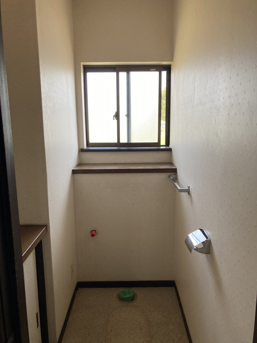 丸亀トーヨー   リノベ   パートナーズの【飯山町トイレ工事】１dayリフォーム　トイレ交換工事😄の施工前の写真2