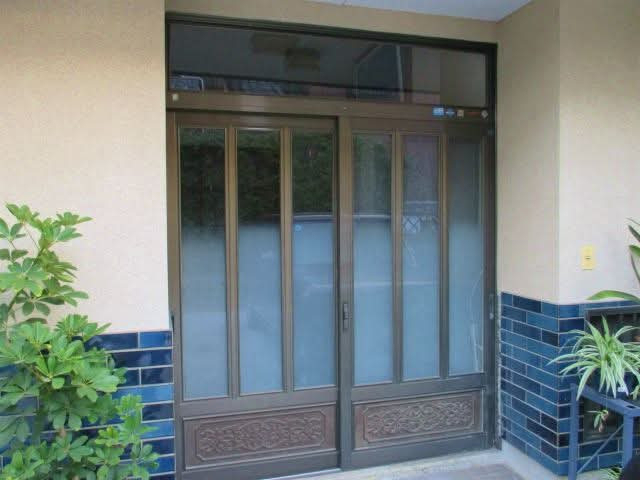 丸亀トーヨー   リノベ   パートナーズの【丸亀市 垂水町 玄関引戸工事】１Dayリフォーム工事😄の施工前の写真1