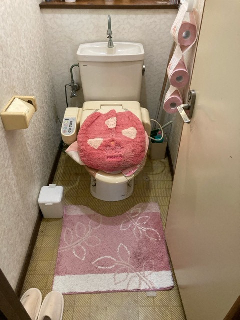 丸亀トーヨー   リノベ   パートナーズの【善通寺市 金蔵寺町 トイレ工事】１Dayリフォーム😄の施工前の写真1