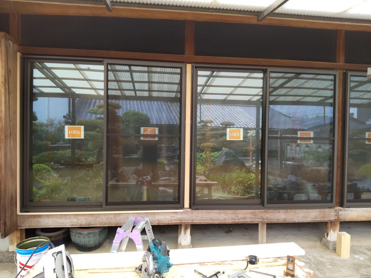 丸亀トーヨー   リノベ   パートナーズの【仲多度郡 まんのう町 外窓交換工事】隙間風対策、木製窓からハイブリッド窓に取替😄の施工後の写真2