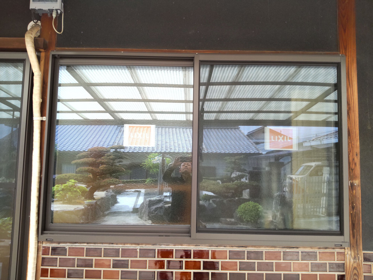 丸亀トーヨー   リノベ   パートナーズの【仲多度郡 まんのう町 外窓交換工事】隙間風対策、木製窓からハイブリッド窓に取替😄の施工後の写真3