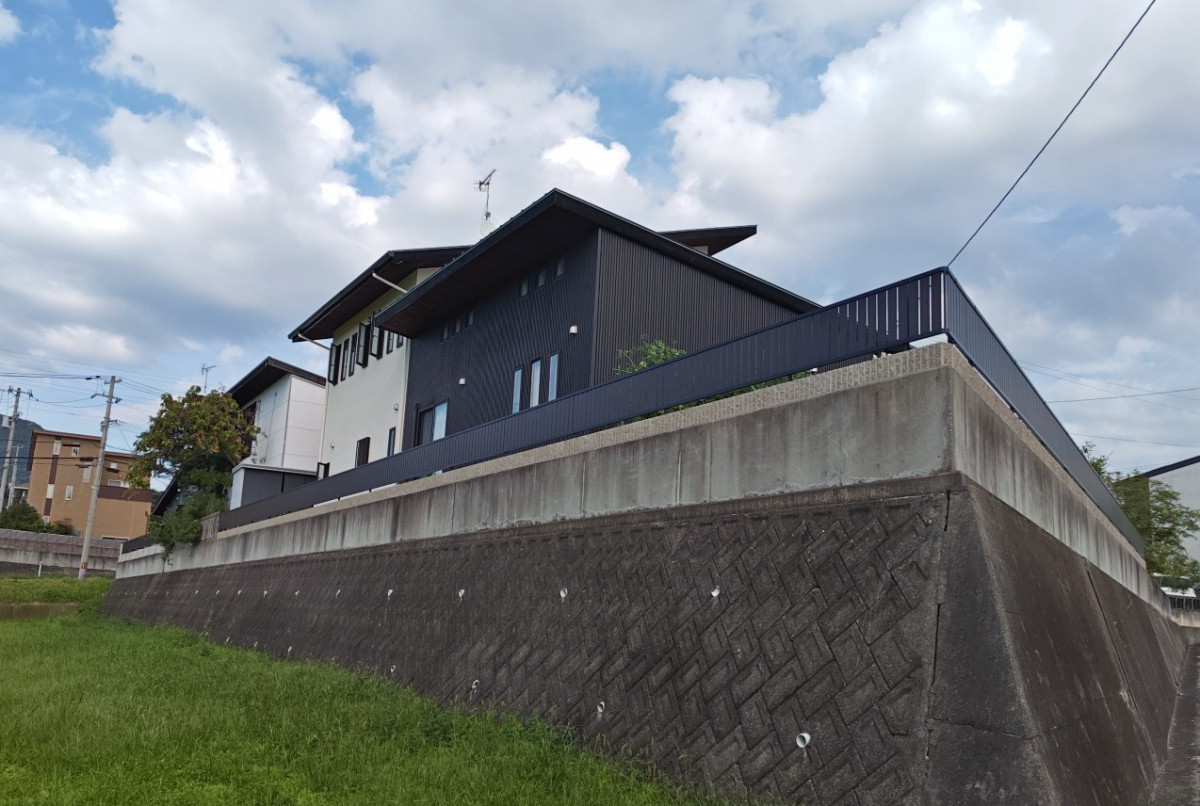 丸亀トーヨー   リノベ   パートナーズの【丸亀市 飯山町 フェンスブロック工事】老朽化の為、LIXILフェンス+化粧ブロック工事😄の施工後の写真3