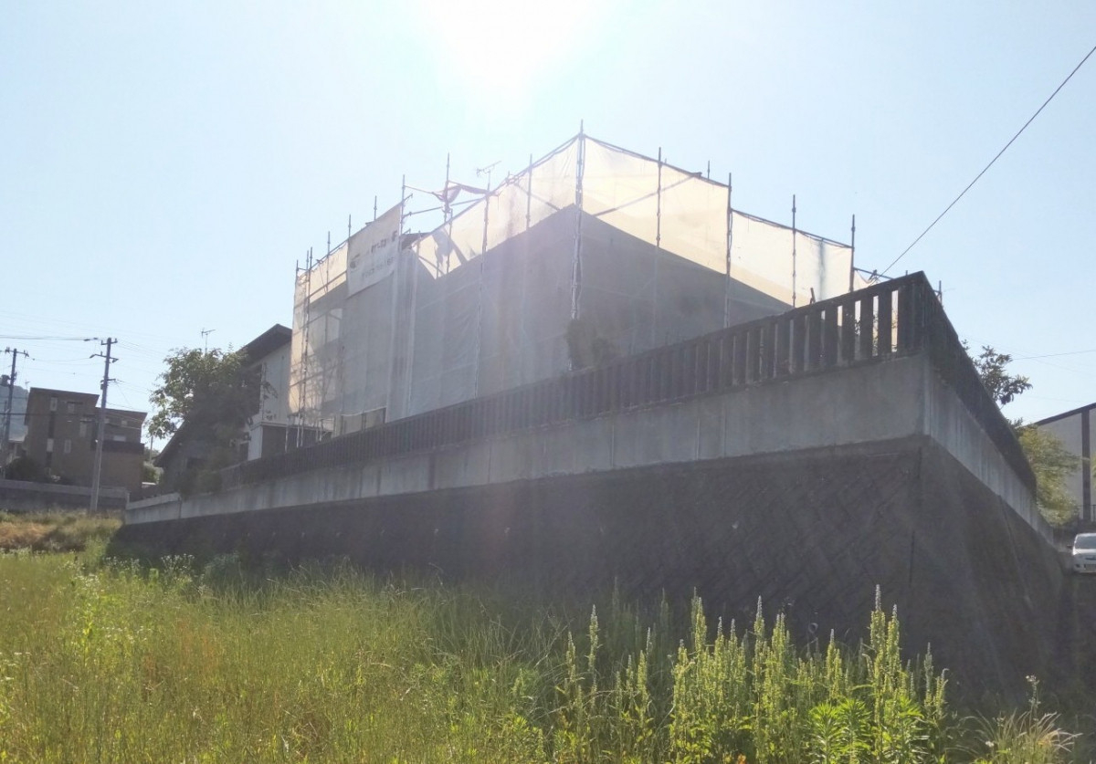 丸亀トーヨー   リノベ   パートナーズの【丸亀市 飯山町 フェンスブロック工事】老朽化の為、LIXILフェンス+化粧ブロック工事😄の施工前の写真1