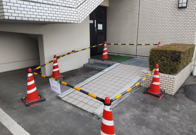 丸亀トーヨー   リノベ   パートナーズの【丸亀市 土器町 スロープ工事】入居者様の為に、スロープ+ステンレス手すり😄の施工後の写真1