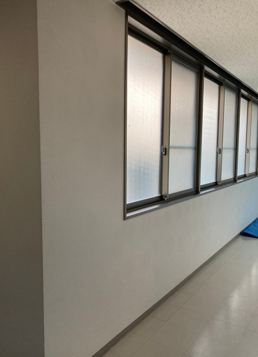 丸亀トーヨー   リノベ   パートナーズの【丸亀市 通町】 壁改修工事　老朽化により壁修繕とクロスの貼替工事😄の施工後の写真3