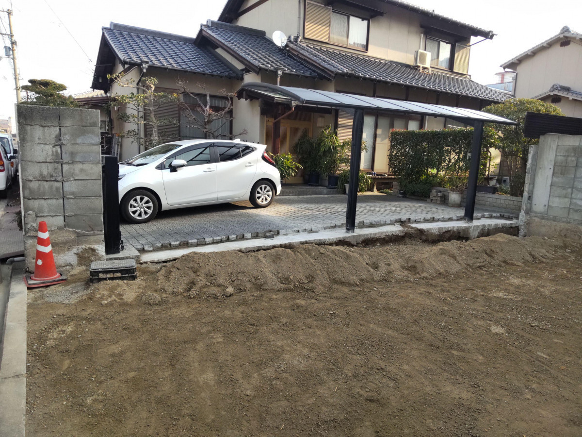 丸亀トーヨー   リノベ   パートナーズの【高松市　鶴市町】　ブロック塀工事　境界ブロックが老朽化で倒壊の恐れがある為、新設のブロック塀😄の施工前の写真3