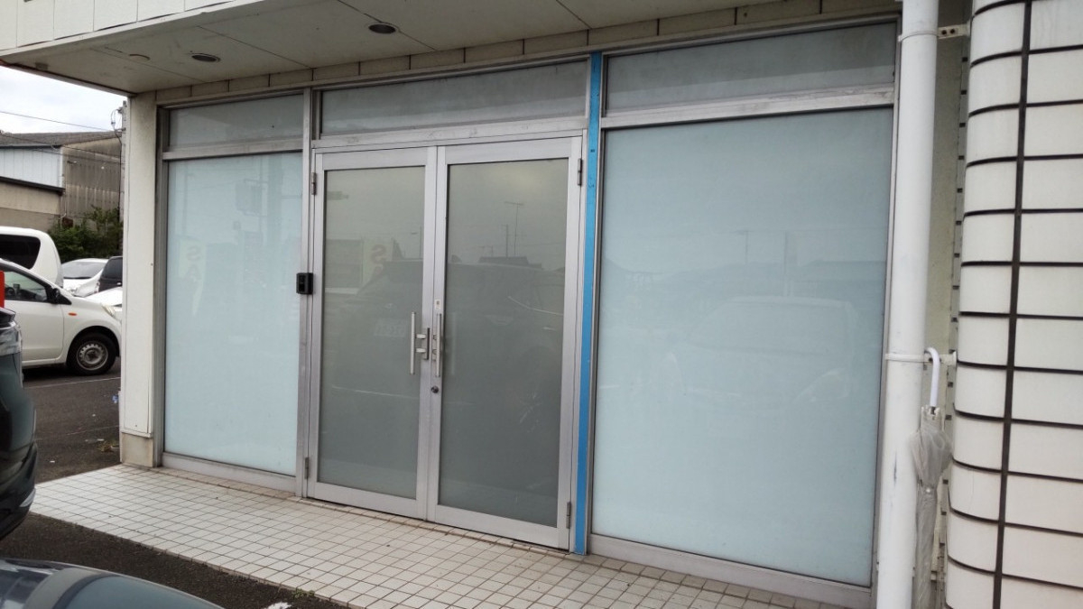 丸亀トーヨー   リノベ   パートナーズの【三豊市　高瀬町】　ガラスフィルム工事　ドア錠取付工事　防犯と西日対策で安心・安全・快適に😄の施工後の写真1