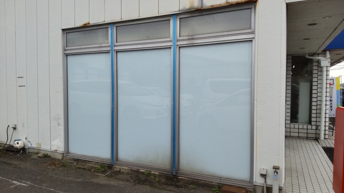 丸亀トーヨー   リノベ   パートナーズの【三豊市　高瀬町】　ガラスフィルム工事　ドア錠取付工事　防犯と西日対策で安心・安全・快適に😄の施工後の写真2