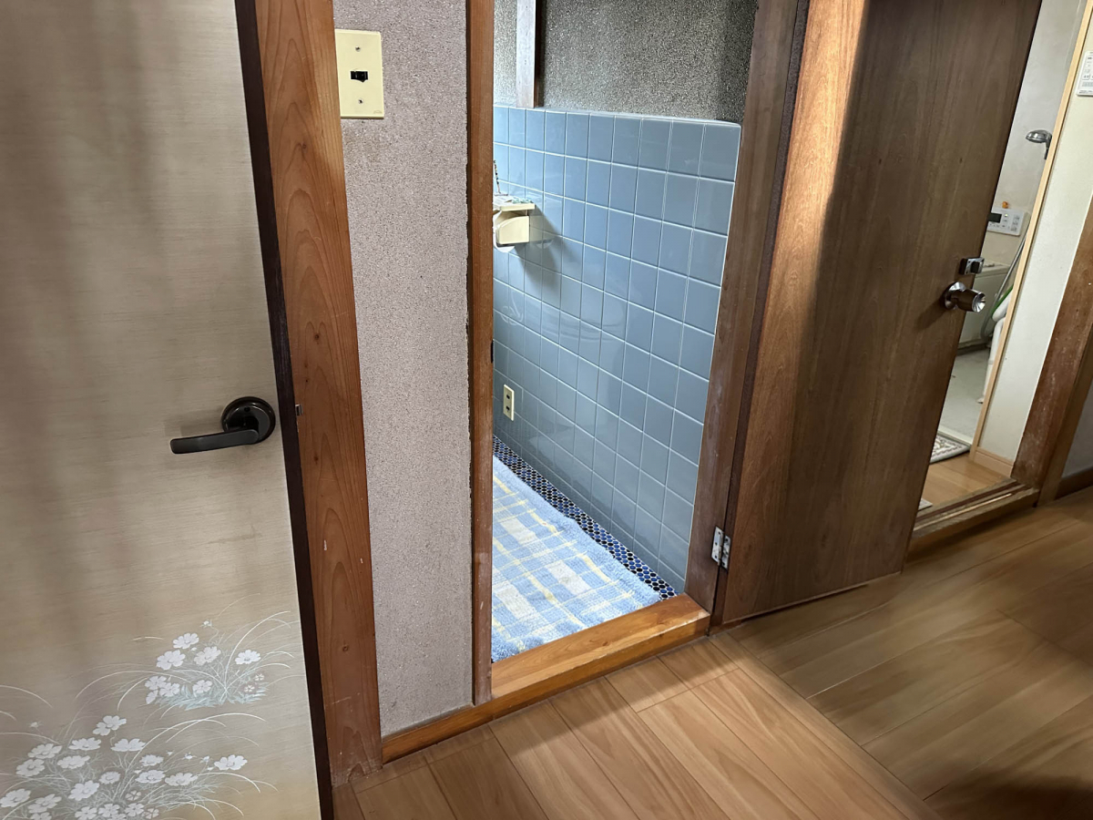 シンデンの室内手すり取付工事の施工前の写真2