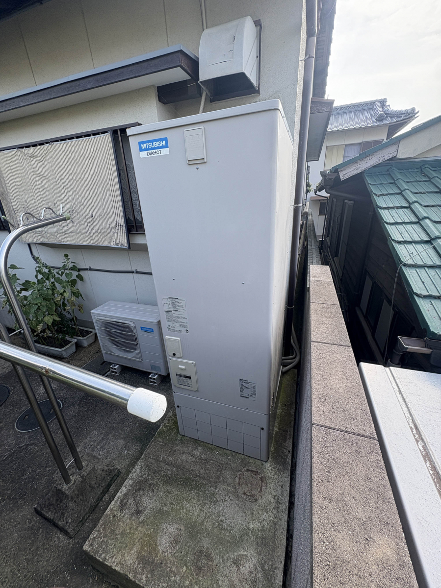 シンデンのエコキュート取替工事の施工前の写真1