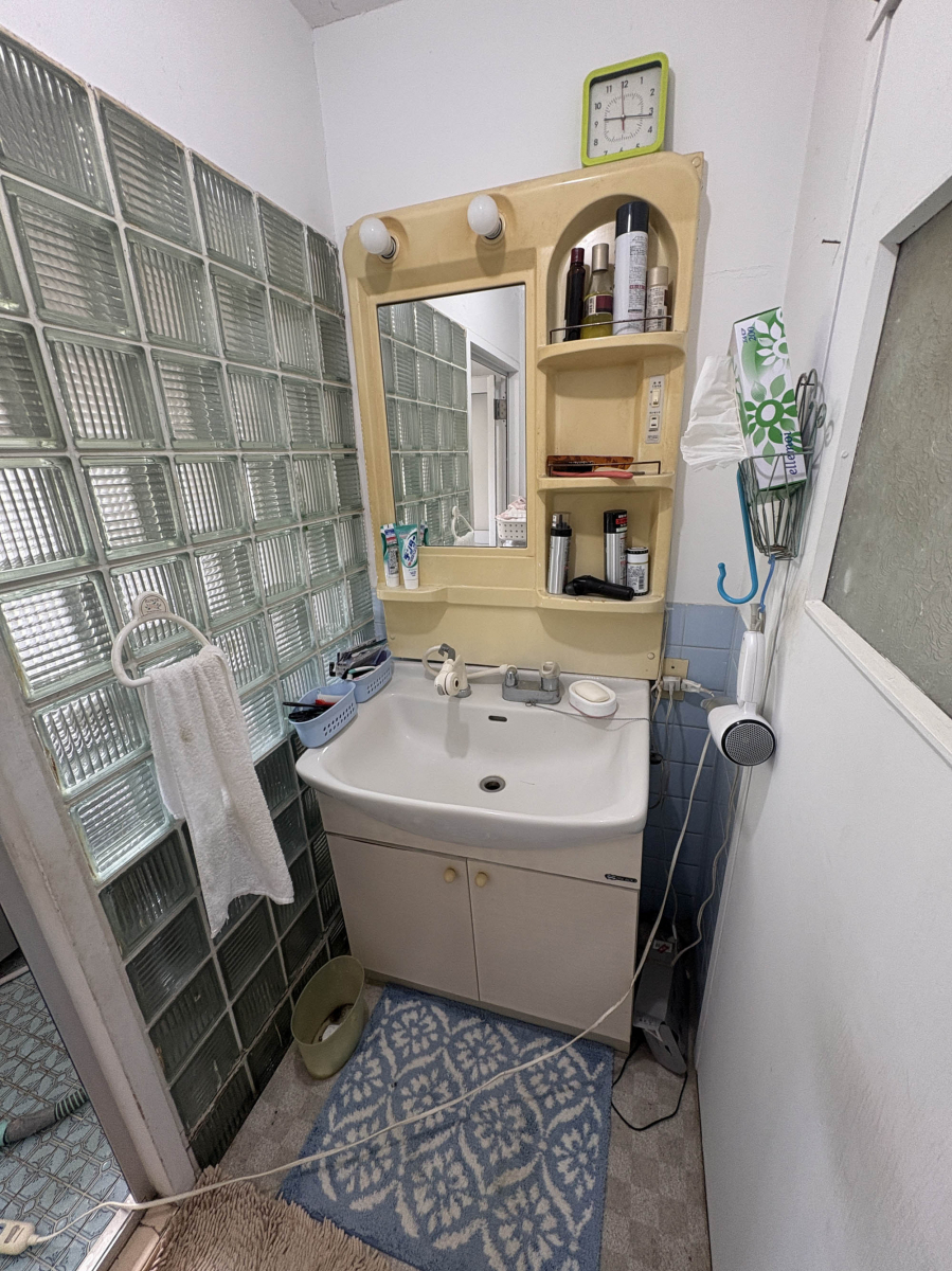 シンデンの〈高松市〉洗面化粧台の入れ替えの施工前の写真1