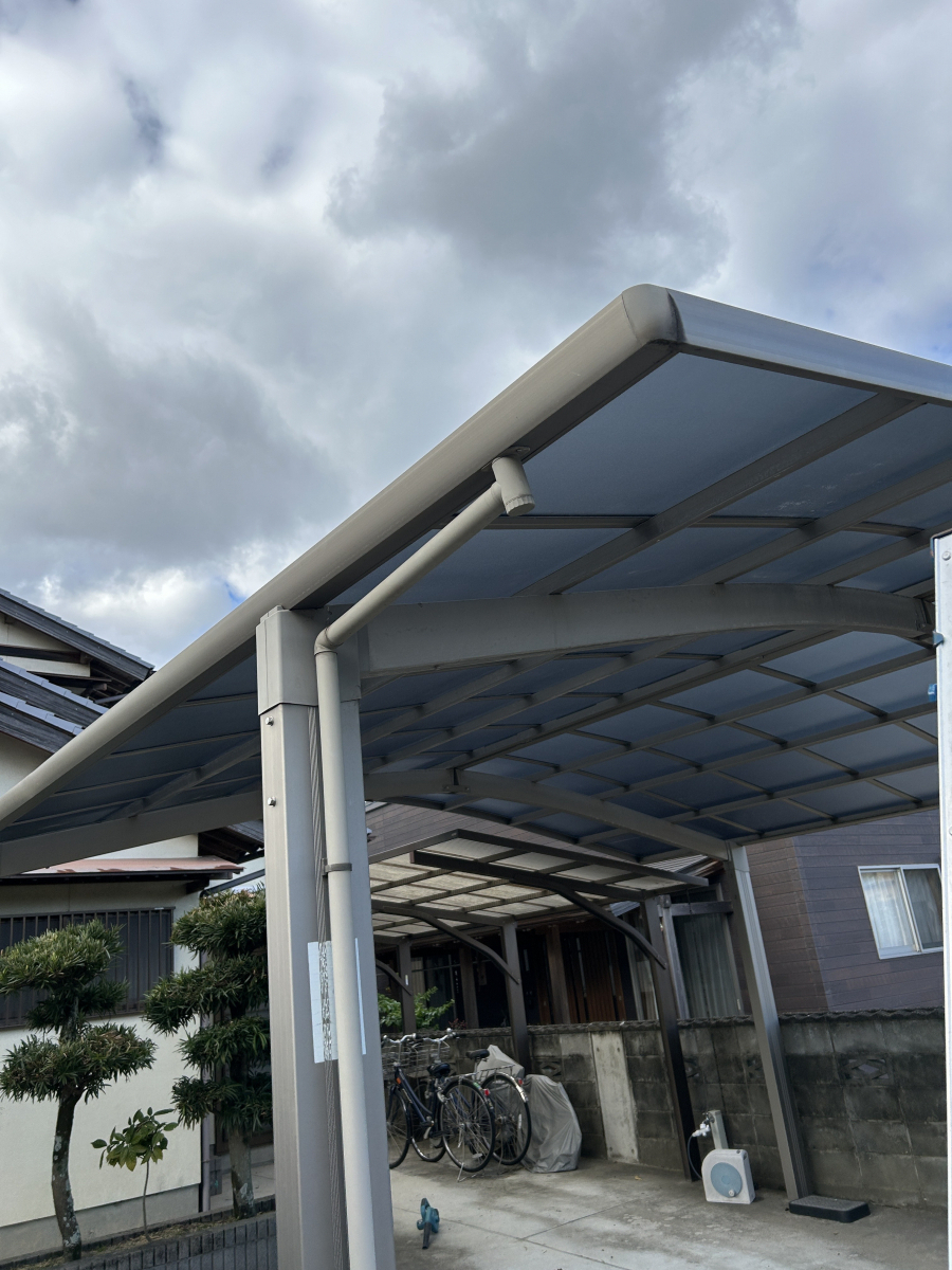 シンデンの〈高松市〉カーポートの屋根材（ポリカ）張替えの施工後の写真1