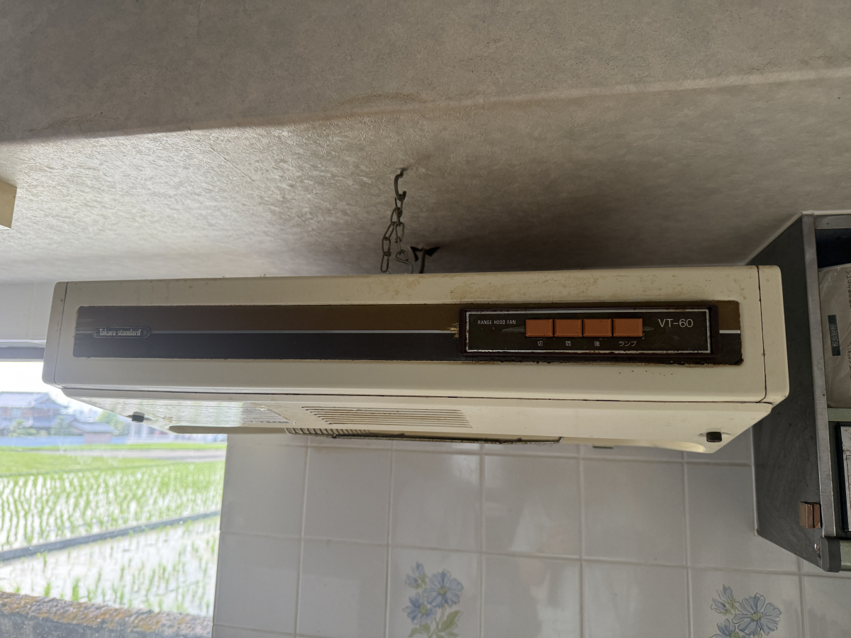 シンデンの〈高松市〉レンジフードの取替の施工前の写真1