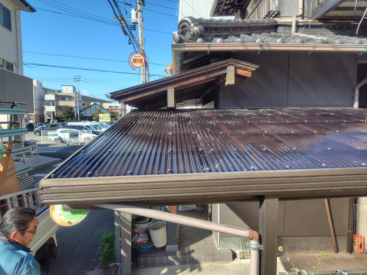 シンデンの〈高松市〉【カーポートの波板交換】めくれ・雨漏りもスピード解決！の施工後の写真1