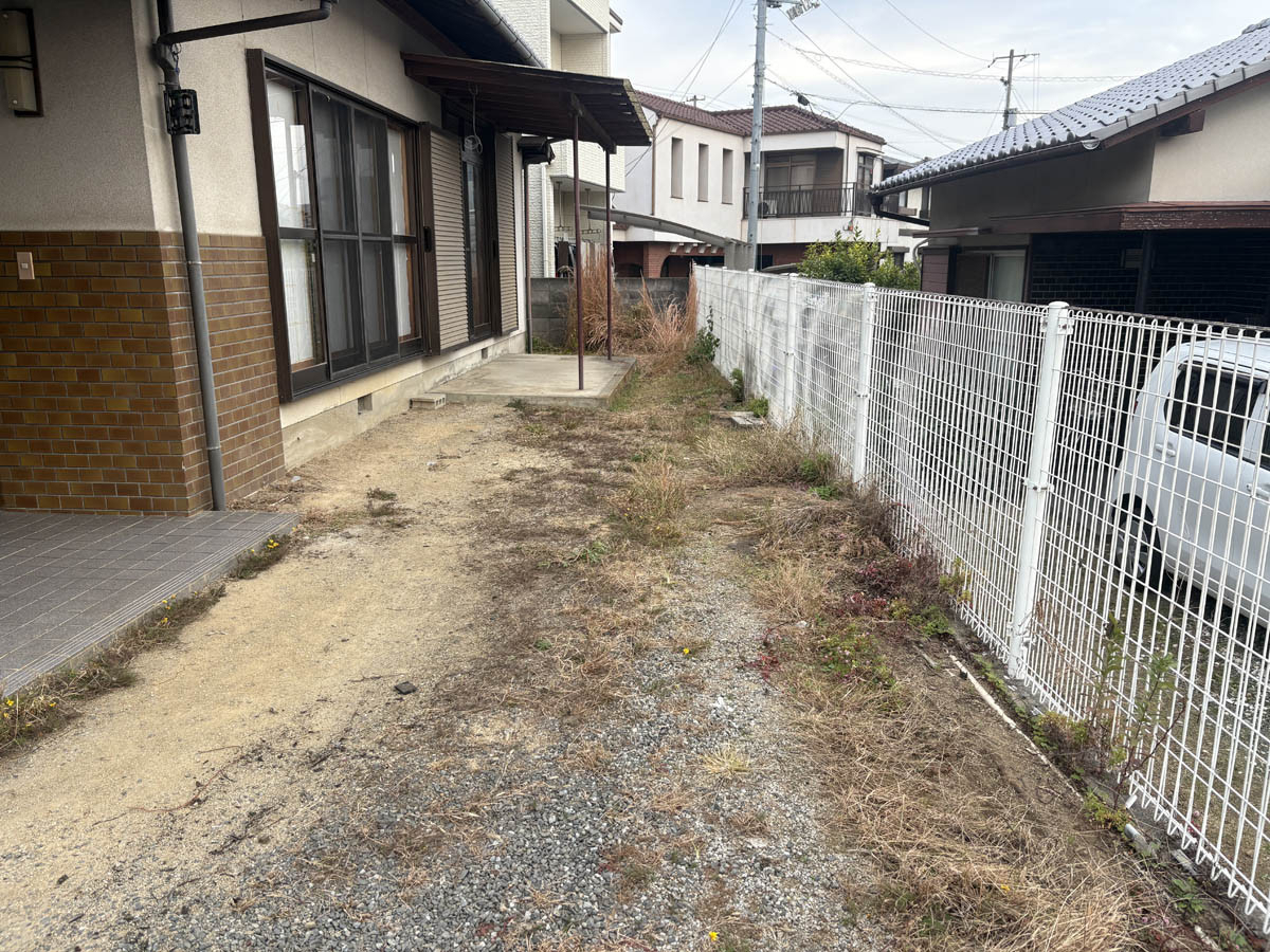 シンデンの〈高松市〉【お庭の困りごとも解決！】草刈り・除草作業もお任せくださいの施工前の写真1