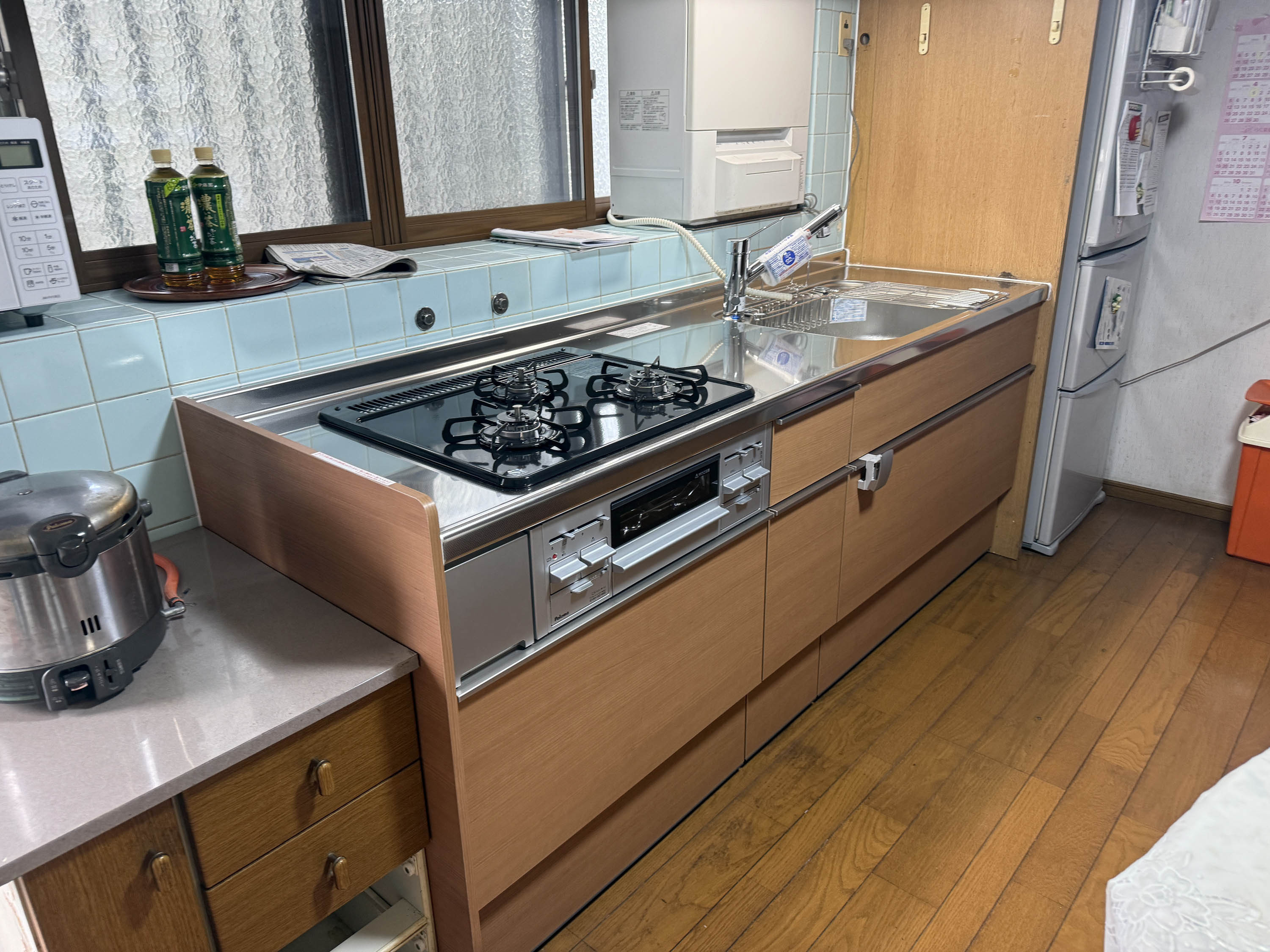 シンデンの〈高松市牟礼町〉水漏れ補修から、建具職人の技が光る「理想のキッチン」への施工後の写真2