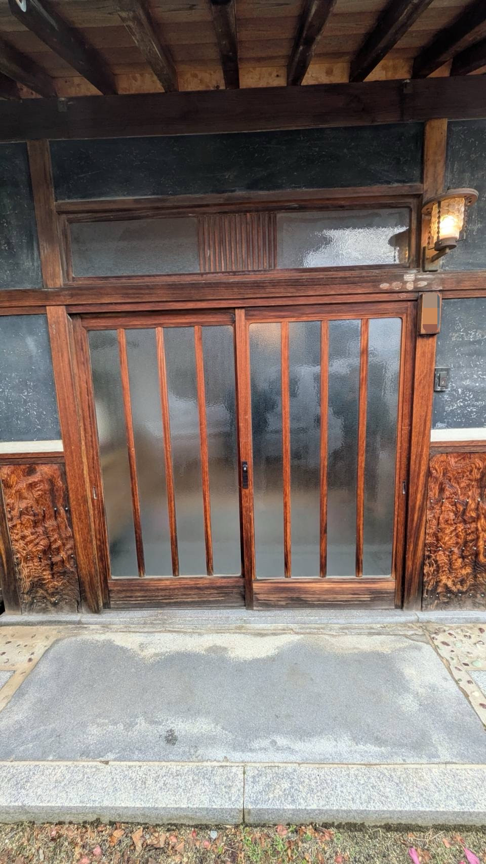 シンデンの〈高松市〉「中からしか鍵がかからない」玄関引戸を、職人の技で防犯・利便性アップ！の施工後の写真1