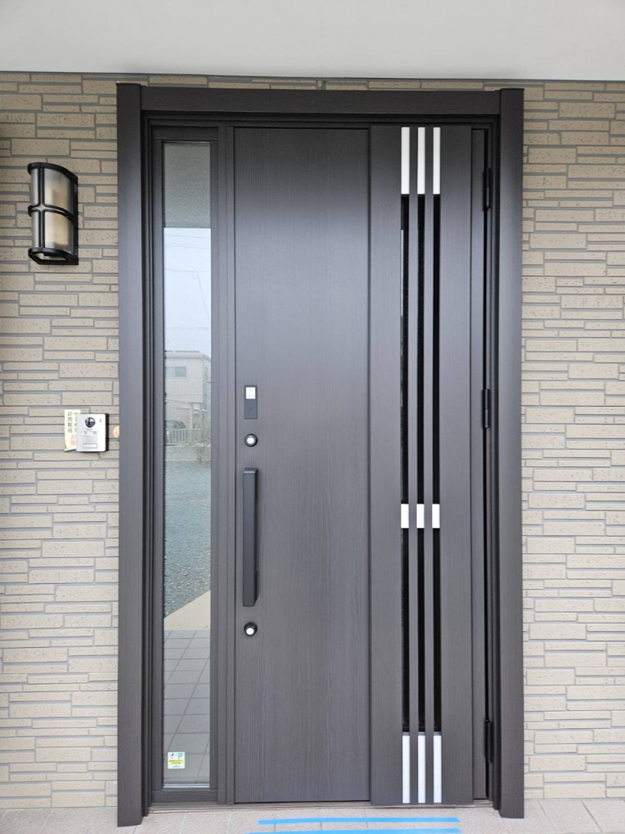 カンセイ蒲郡の玄関がたった1日で新しく!LIXILリシェントで明るく快適な玄関に♪の施工後の写真1