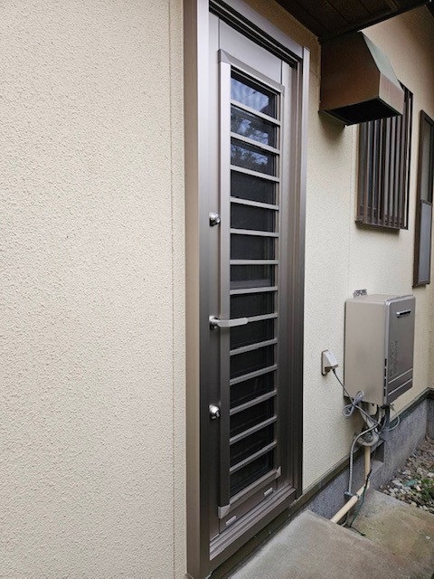 カンセイ蒲郡の古くなったドアを一新！LIXILリシェントで快適な勝手口にの施工後の写真1