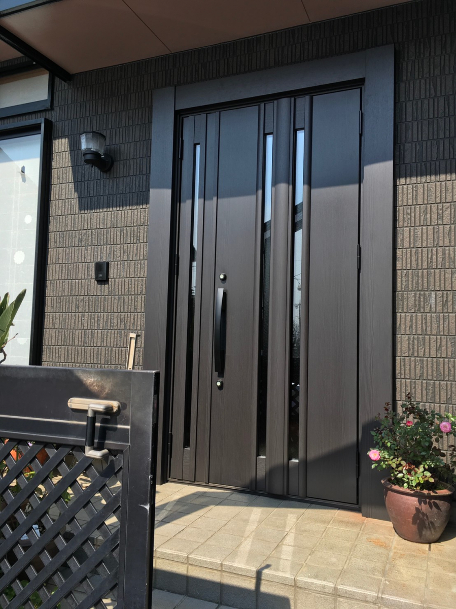 カンセイ蒲郡のランマ無しでスッキリ！LIXILリシェント親子ドアで断熱性もアップの施工後の写真1