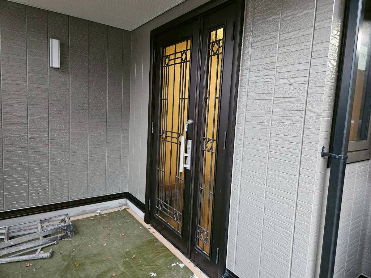 カンセイ蒲郡の玄関リフォーム施工事例｜リシェント親子ドアで使いやすさと断熱性アップ！の施工前の写真2