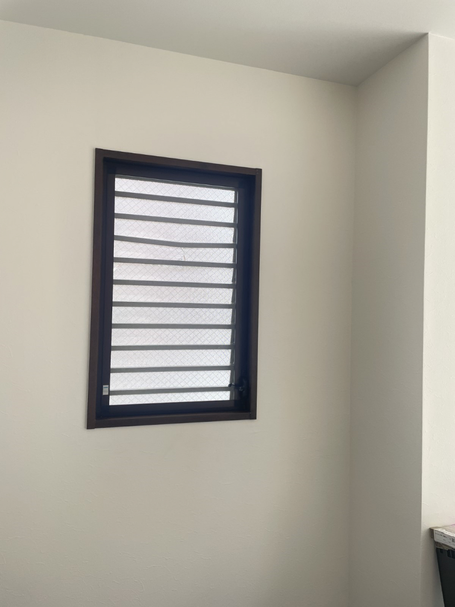 FKマテリアルの相模原市　マンションリプラス　内倒し窓　防火の施工前の写真1