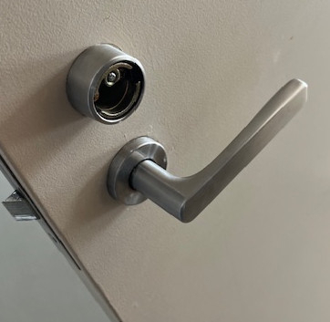 橋場ガラスの鍵の応急修理!（札幌市北区）の施工前の写真1