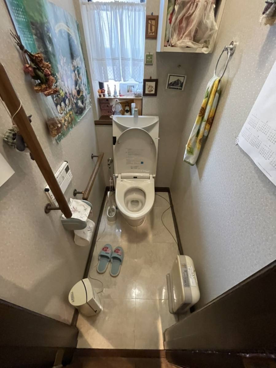 青梅トーヨー住器 青梅店のおしゃれなトイレ空間にリフォーム♪の施工前の写真2