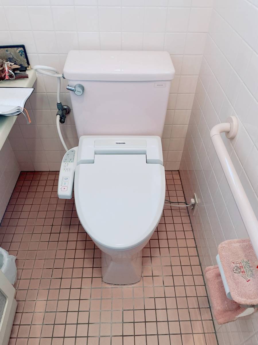 青梅トーヨー住器 青梅店の古くなったトイレを交換したい！の施工前の写真1