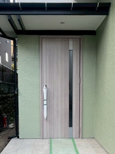 青梅トーヨー住器 青梅店の【東京都 青梅市】顔認証・自動施錠でラクラク開閉!最新玄関ドアの魅力とは?の施工後の写真1