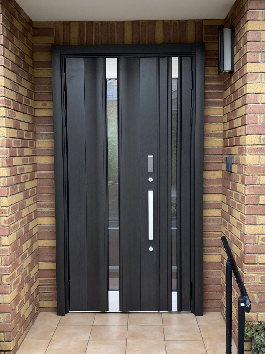 青梅トーヨー住器 青梅店の【東京都　国分寺市】リシェントなら壁を壊さず、たった1日で新しく快適な玄関に変身。の施工後の写真1