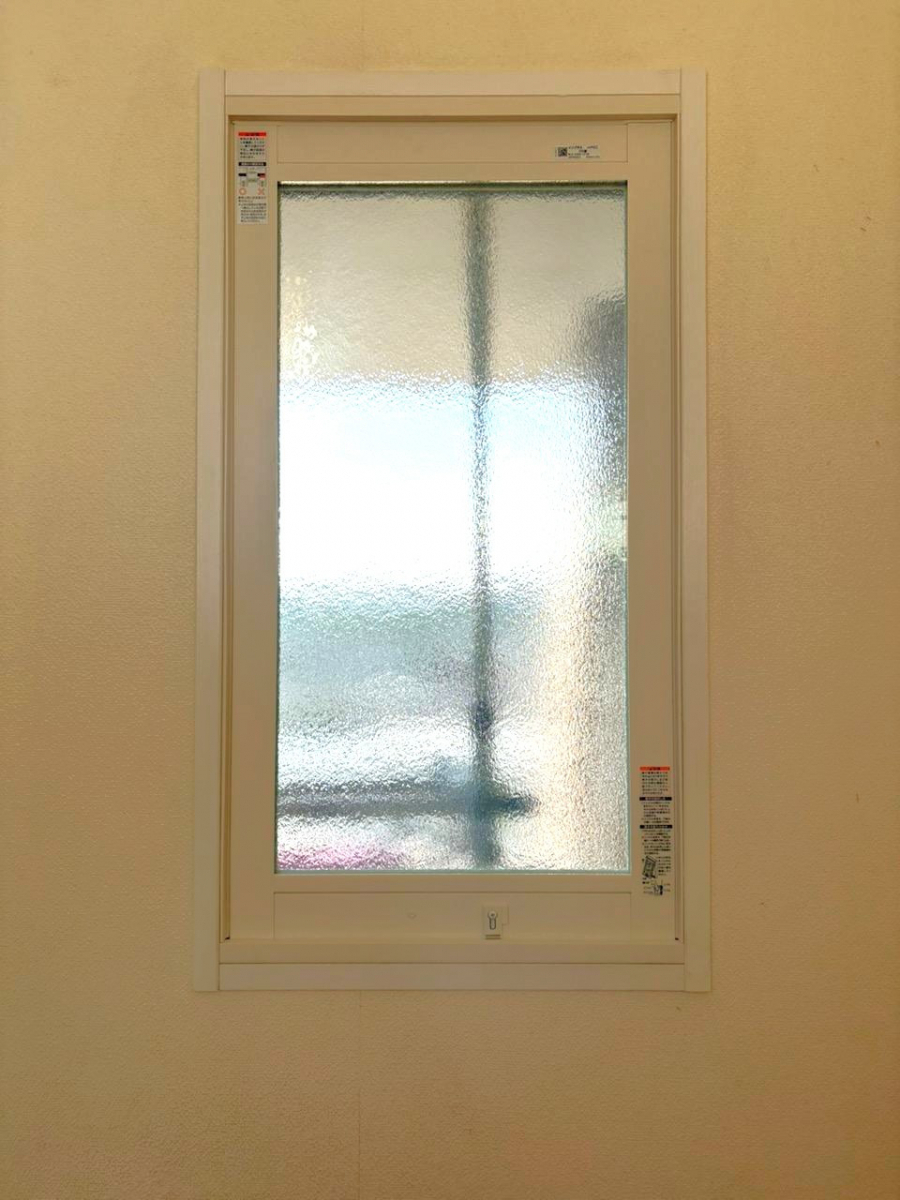 青梅トーヨー住器 青梅店の【東京都　羽村市】窓枠の色でお部屋の雰囲気が変わる？！の施工後の写真1