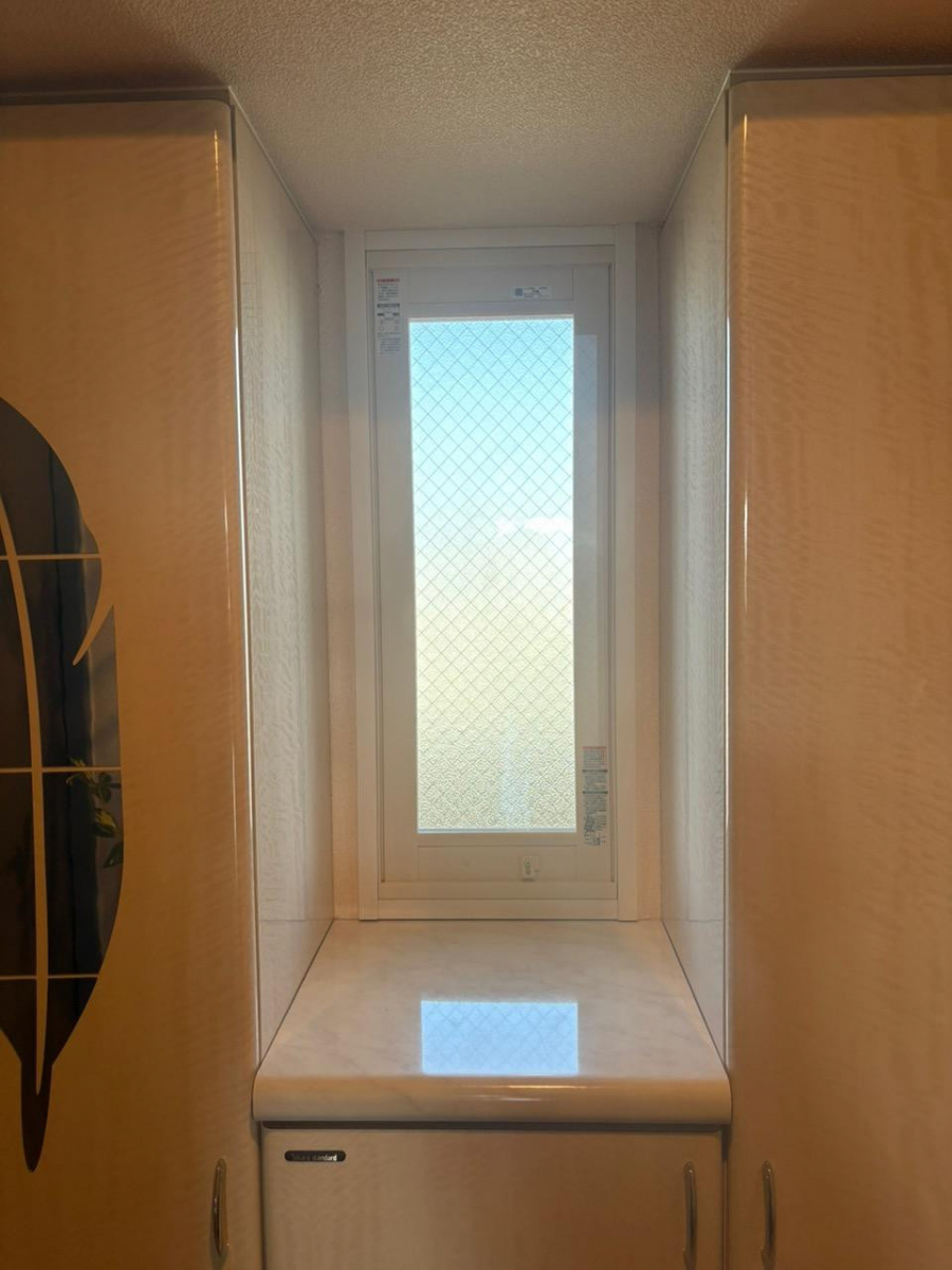 青梅トーヨー住器 青梅店の【東京都　羽村市】窓枠の色でお部屋の雰囲気が変わる？！の施工後の写真3