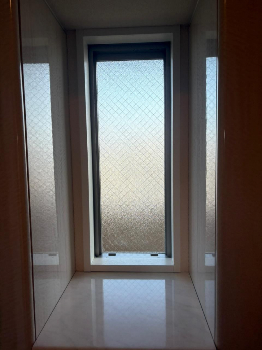 青梅トーヨー住器 青梅店の【東京都　羽村市】窓枠の色でお部屋の雰囲気が変わる？！の施工前の写真3