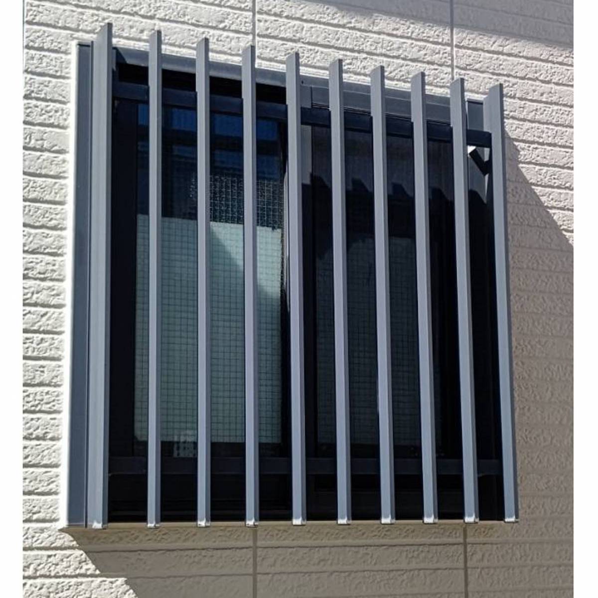 窓工房テラムラの浴室の窓を交換して目隠しも付けたいの施工前の写真1