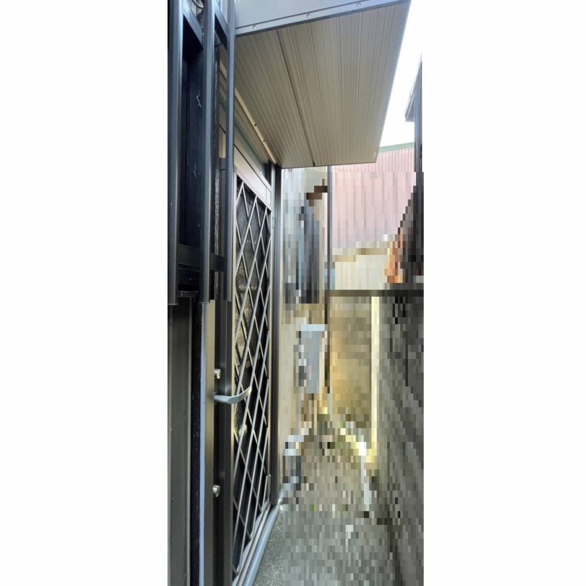 窓工房テラムラの勝手口のドアを交換して庇も付けたいの施工後の写真1