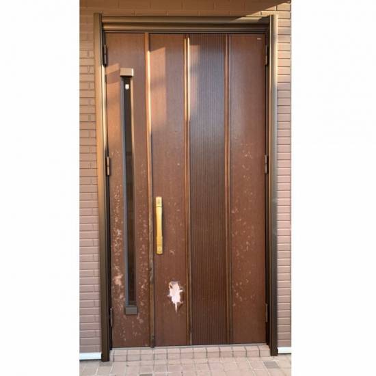 窓工房テラムラの傷ついてしまった玄関ドアを交換したい施工事例写真1
