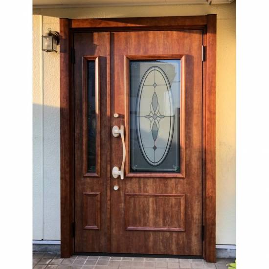 窓工房テラムラの玄関ドアが古くなり、交換したい。せっかくなので思い切りデザインの違うドアにしたい施工事例写真1
