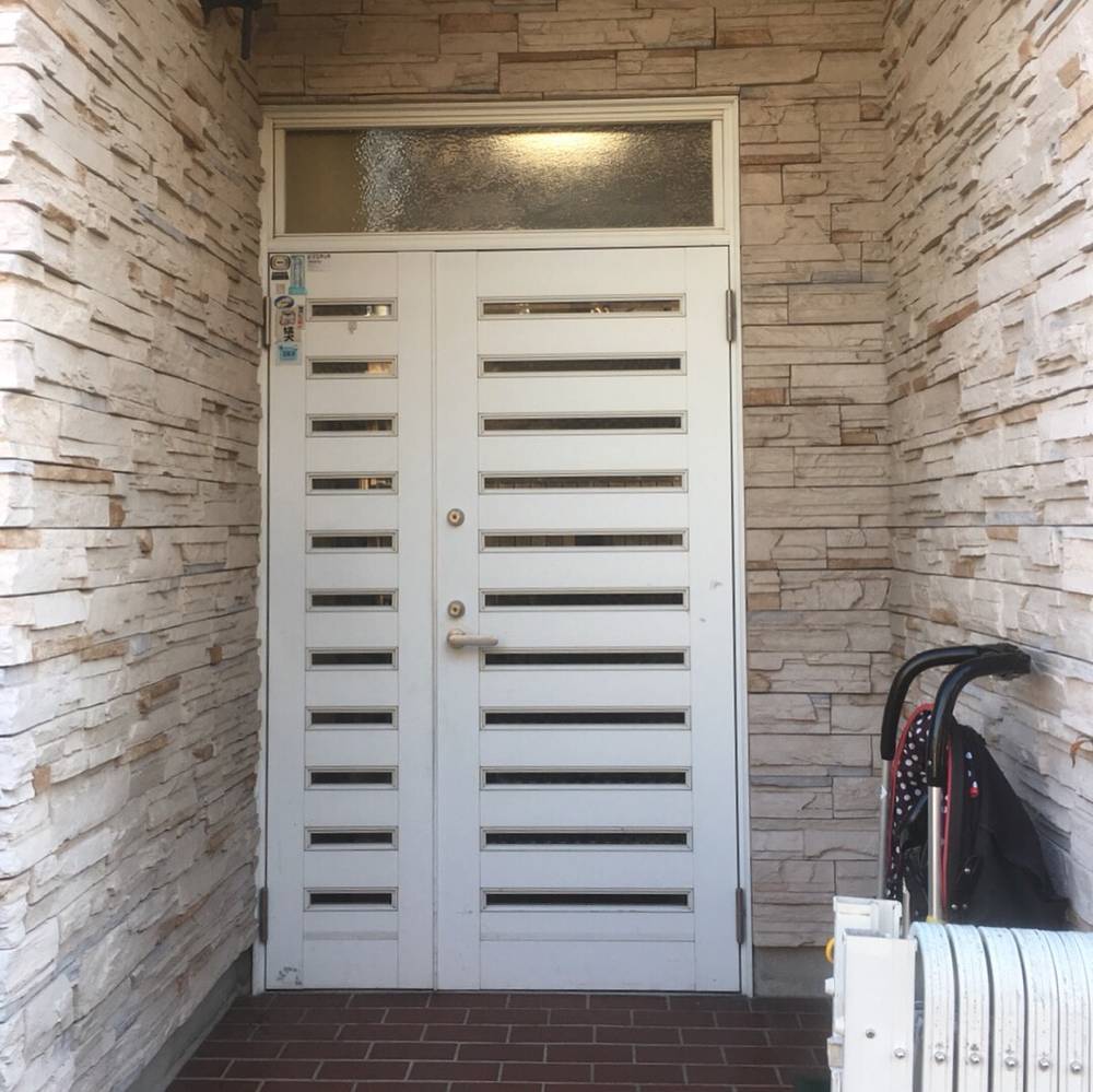 窓工房テラムラの施工が難しいと言われた古くなった玄関ドアを交換したいの施工前の写真1