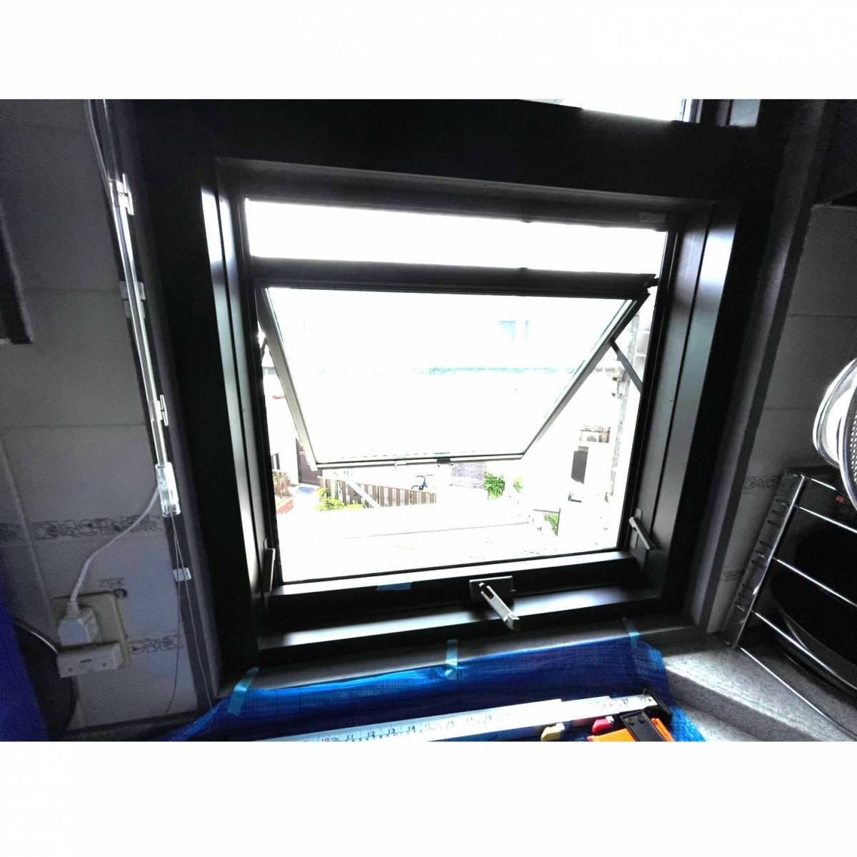 窓工房テラムラの別業者に交換してもらった使いにくい窓を交換したいの施工前の写真1