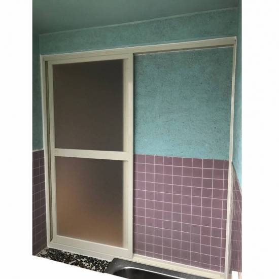窓工房テラムラの古い木製の浴室引戸を交換したい施工事例写真1