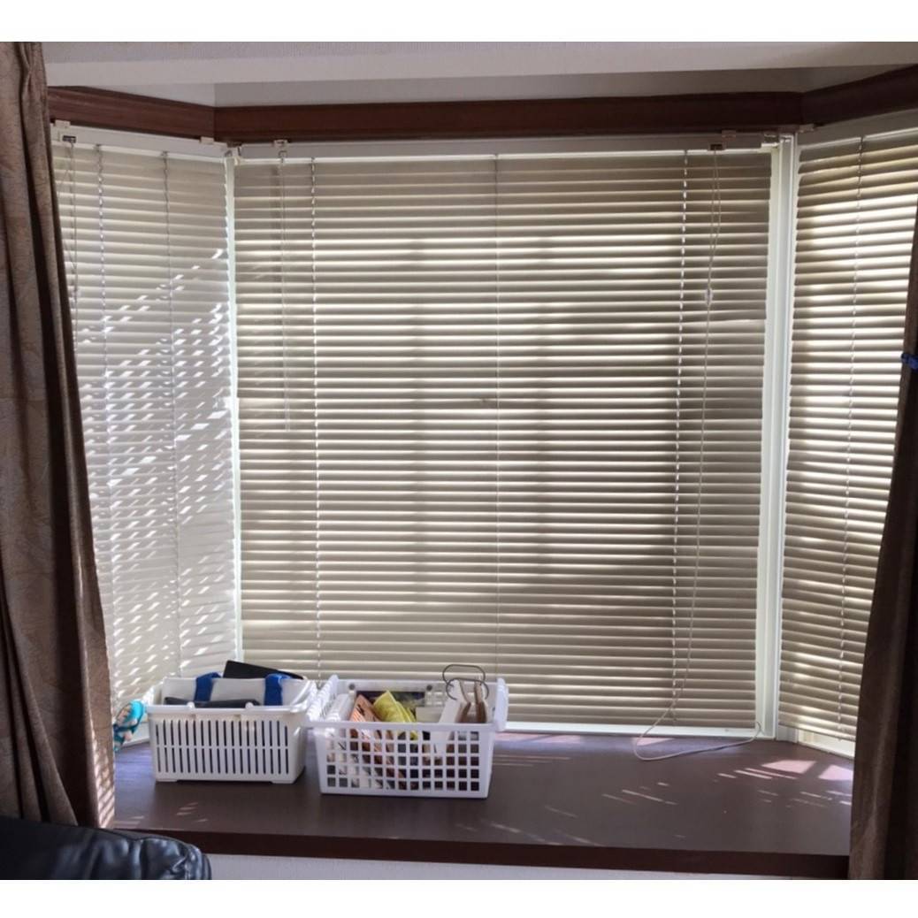 窓工房テラムラの暑さが気になる出窓に断熱対策をしたいの施工前の写真1