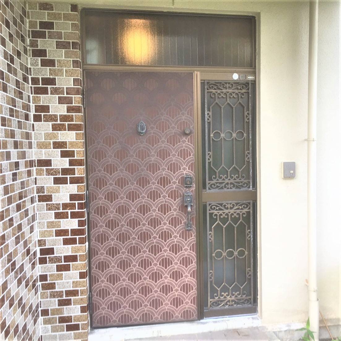 窓工房テラムラの古く動きの悪い玄関ドアを新しくしたいの施工前の写真1